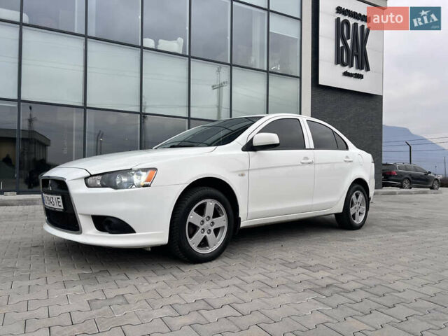 Белый Мицубиси Лансер, объемом двигателя 1.59 л и пробегом 145 тыс. км за 7500 $, фото 5 на Automoto.ua