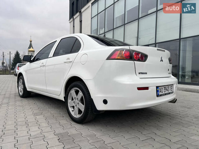 Белый Мицубиси Лансер, объемом двигателя 1.59 л и пробегом 145 тыс. км за 7500 $, фото 3 на Automoto.ua