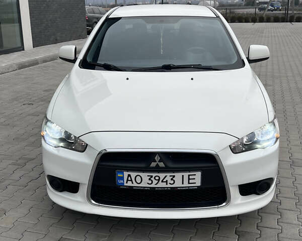 Белый Мицубиси Лансер, объемом двигателя 1.59 л и пробегом 145 тыс. км за 7500 $, фото 6 на Automoto.ua