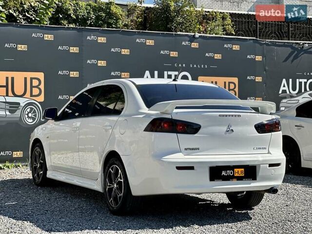 Белый Мицубиси Лансер, объемом двигателя 2 л и пробегом 124 тыс. км за 7700 $, фото 3 на Automoto.ua