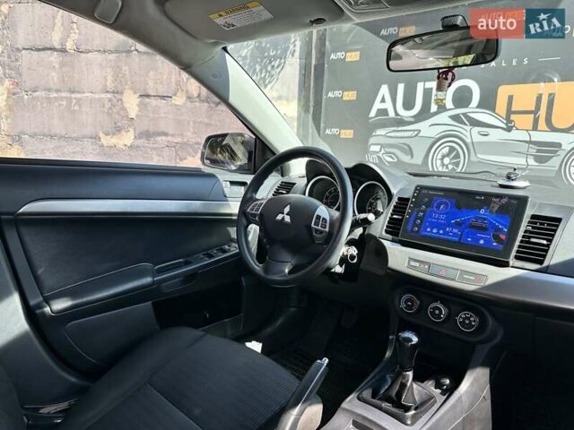 Белый Мицубиси Лансер, объемом двигателя 2 л и пробегом 124 тыс. км за 7700 $, фото 10 на Automoto.ua