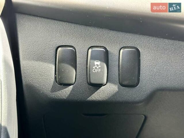 Белый Мицубиси Лансер, объемом двигателя 2 л и пробегом 124 тыс. км за 7700 $, фото 17 на Automoto.ua