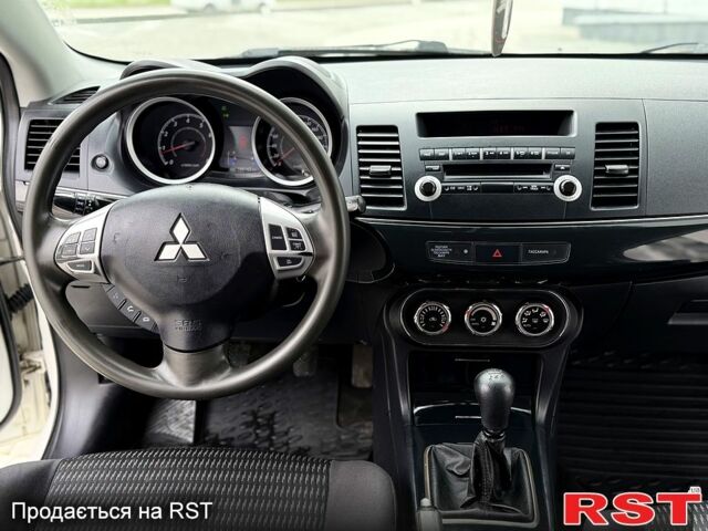 Белый Мицубиси Лансер, объемом двигателя 1.8 л и пробегом 185 тыс. км за 5999 $, фото 12 на Automoto.ua