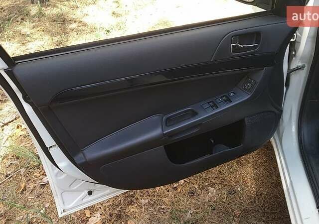 Білий Міцубісі Lancer, об'ємом двигуна 1.6 л та пробігом 155 тис. км за 9000 $, фото 11 на Automoto.ua