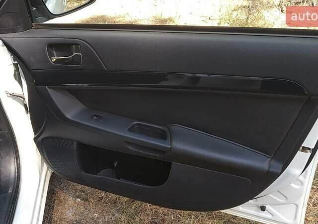 Білий Міцубісі Lancer, об'ємом двигуна 1.6 л та пробігом 155 тис. км за 9000 $, фото 2 на Automoto.ua