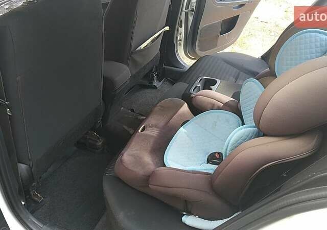 Білий Міцубісі Lancer, об'ємом двигуна 1.6 л та пробігом 155 тис. км за 9000 $, фото 8 на Automoto.ua