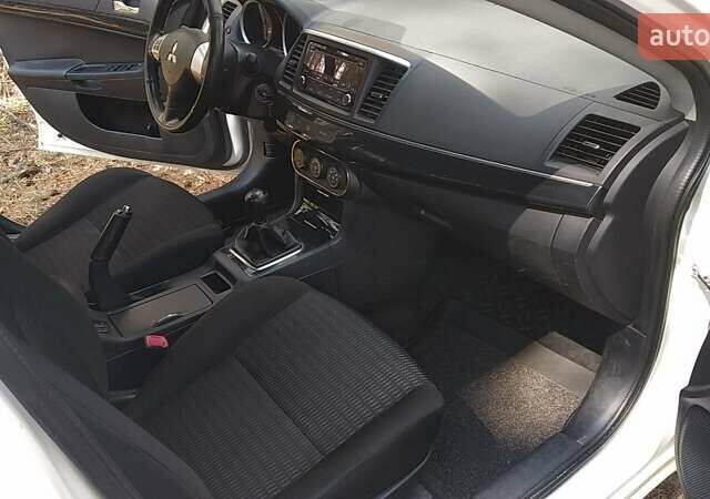 Білий Міцубісі Lancer, об'ємом двигуна 1.6 л та пробігом 155 тис. км за 9000 $, фото 1 на Automoto.ua