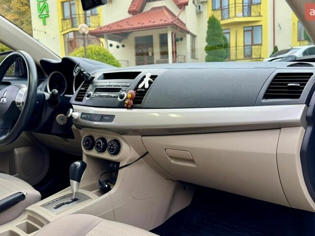 Білий Міцубісі Lancer, об'ємом двигуна 2 л та пробігом 238 тис. км за 7899 $, фото 53 на Automoto.ua