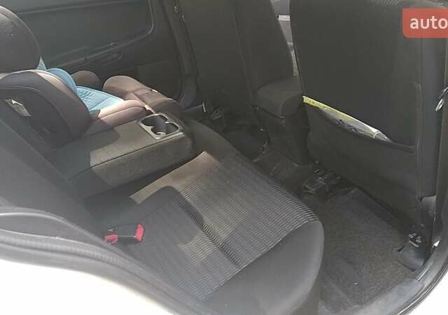 Білий Міцубісі Lancer, об'ємом двигуна 1.6 л та пробігом 155 тис. км за 9000 $, фото 4 на Automoto.ua