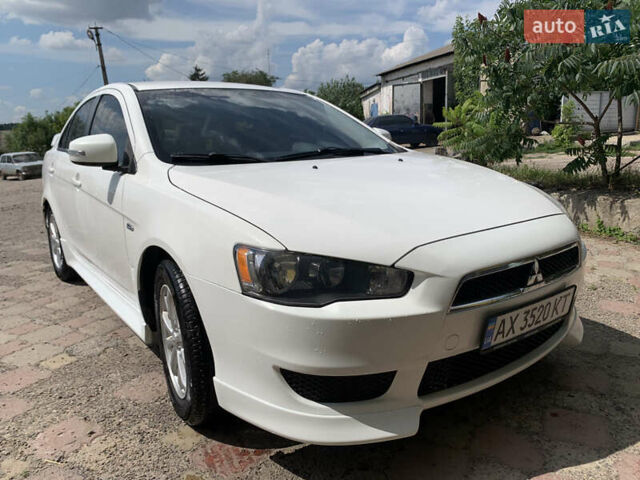Белый Мицубиси Лансер, объемом двигателя 2 л и пробегом 130 тыс. км за 9200 $, фото 1 на Automoto.ua