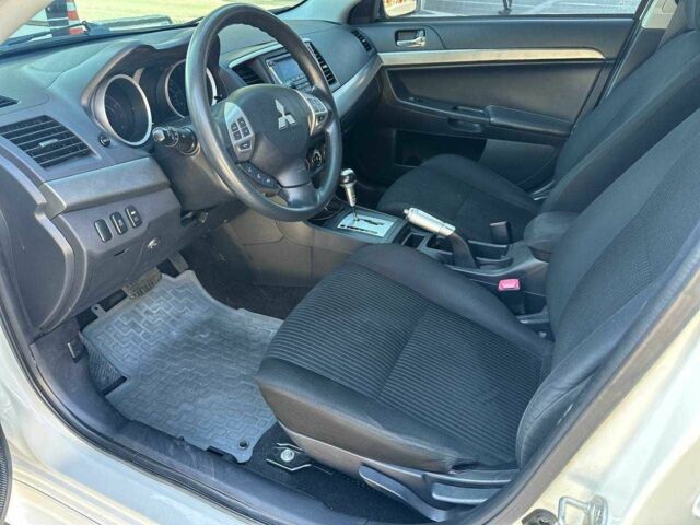 Белый Мицубиси Лансер, объемом двигателя 2 л и пробегом 113 тыс. км за 8500 $, фото 8 на Automoto.ua