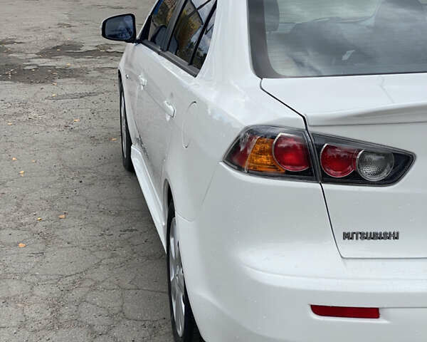 Мицубиси Лансер 2015 в Остоге на Automoto.ua Белый Мицубиси Лансер, объемом двигателя 2 л и пробегом 131 тыс. км за 9000 $, фото 13 на Automoto.ua