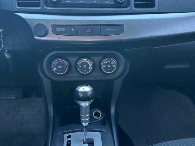 Белый Мицубиси Лансер, объемом двигателя 2 л и пробегом 113 тыс. км за 8500 $, фото 7 на Automoto.ua