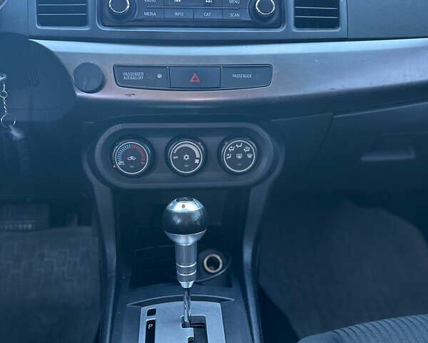 Білий Міцубісі Lancer, об'ємом двигуна 2 л та пробігом 165 тис. км за 7899 $, фото 9 на Automoto.ua
