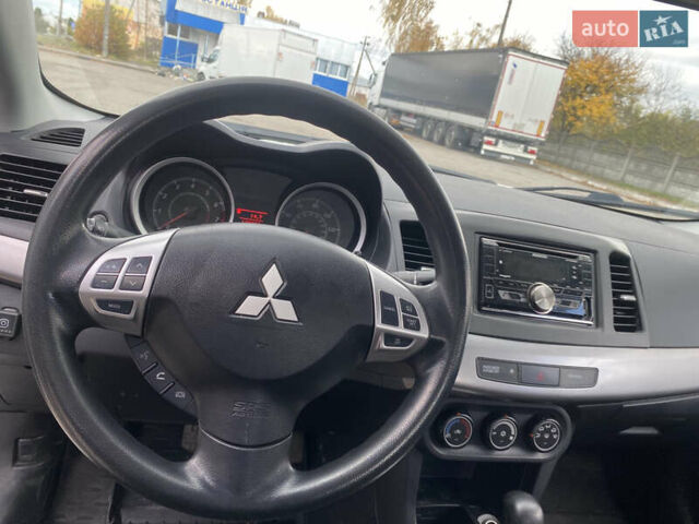 Мицубиси Лансер 2015 в Остоге на Automoto.ua Белый Мицубиси Лансер, объемом двигателя 2 л и пробегом 131 тыс. км за 9000 $, фото 2 на Automoto.ua