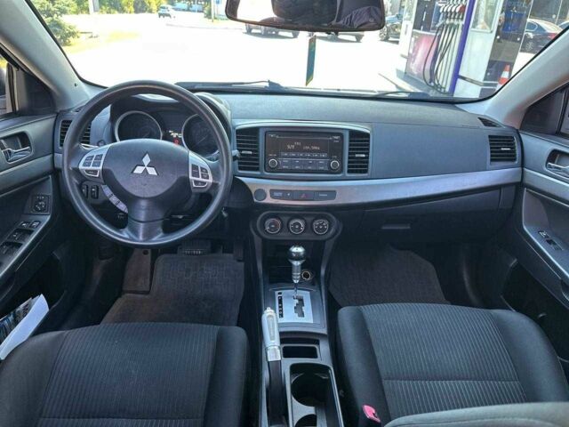 Белый Мицубиси Лансер, объемом двигателя 2 л и пробегом 113 тыс. км за 8500 $, фото 6 на Automoto.ua