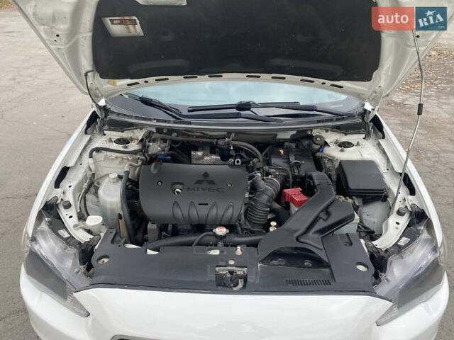 Мицубиси Лансер 2015 в Остоге на Automoto.ua Белый Мицубиси Лансер, объемом двигателя 2 л и пробегом 131 тыс. км за 9000 $, фото 7 на Automoto.ua