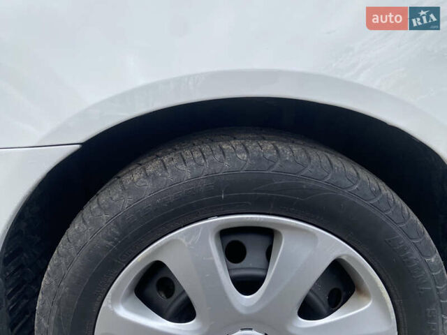 Мицубиси Лансер 2015 в Остоге на Automoto.ua Белый Мицубиси Лансер, объемом двигателя 2 л и пробегом 131 тыс. км за 9000 $, фото 4 на Automoto.ua