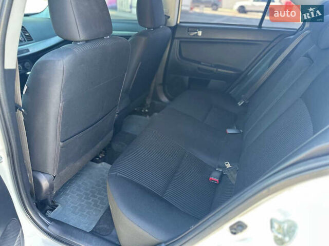Білий Міцубісі Lancer, об'ємом двигуна 2 л та пробігом 165 тис. км за 7899 $, фото 6 на Automoto.ua