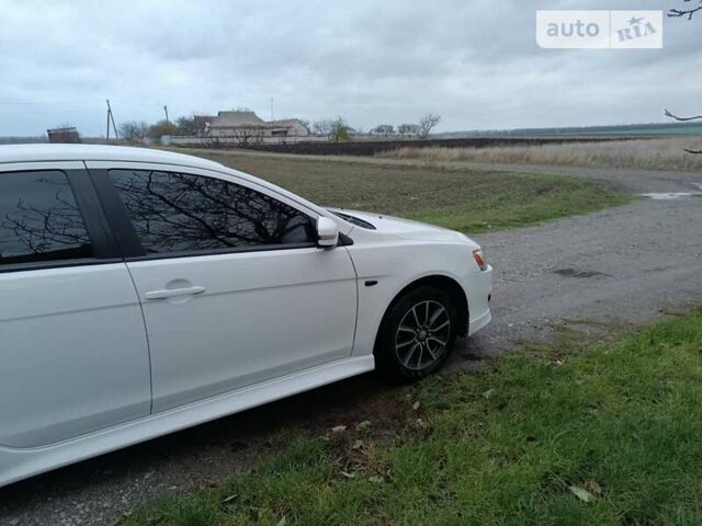 Білий Міцубісі Lancer, об'ємом двигуна 2 л та пробігом 120 тис. км за 11000 $, фото 4 на Automoto.ua