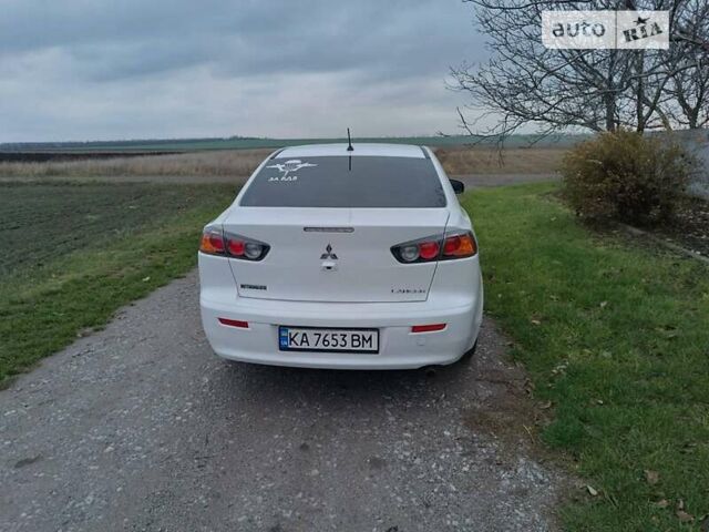 Білий Міцубісі Lancer, об'ємом двигуна 2 л та пробігом 120 тис. км за 11000 $, фото 1 на Automoto.ua