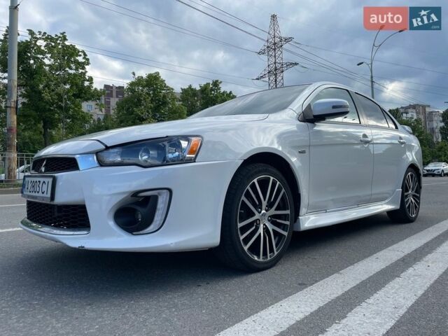 Белый Мицубиси Лансер, объемом двигателя 2.36 л и пробегом 87 тыс. км за 9900 $, фото 6 на Automoto.ua