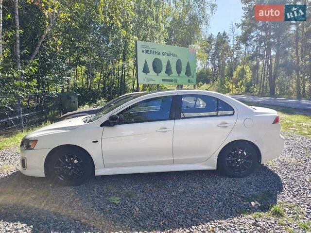 Белый Мицубиси Лансер, объемом двигателя 2 л и пробегом 120 тыс. км за 9000 $, фото 3 на Automoto.ua