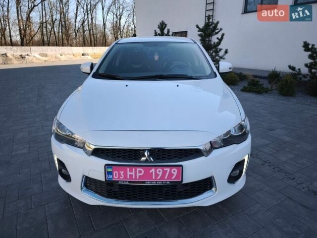 Белый Мицубиси Лансер, объемом двигателя 2 л и пробегом 194 тыс. км за 8000 $, фото 9 на Automoto.ua