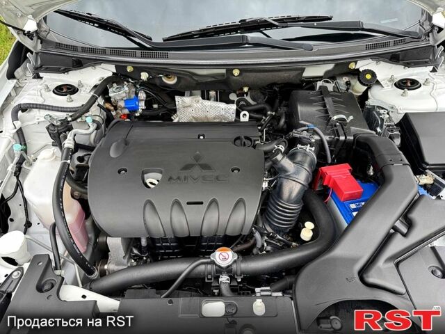 Белый Мицубиси Лансер, объемом двигателя 2 л и пробегом 100 тыс. км за 8750 $, фото 3 на Automoto.ua