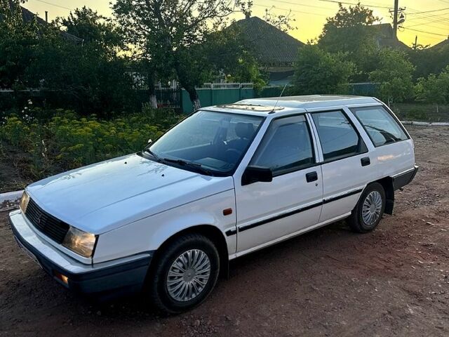 Белый Мицубиси Лансер, объемом двигателя 1.5 л и пробегом 55 тыс. км за 1500 $, фото 4 на Automoto.ua