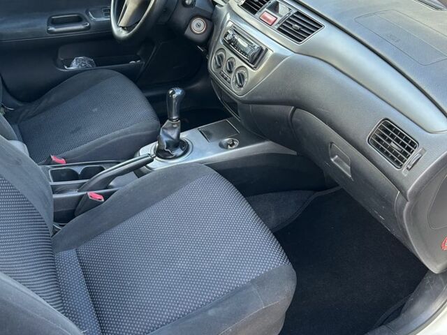 Мицубиси Лансер 2008 в Ивано-Франковске на Automoto.ua Белый Мицубиси Лансер, объемом двигателя 1.6 л и пробегом 147 тыс. км за 3800 $, фото 5 на Automoto.ua