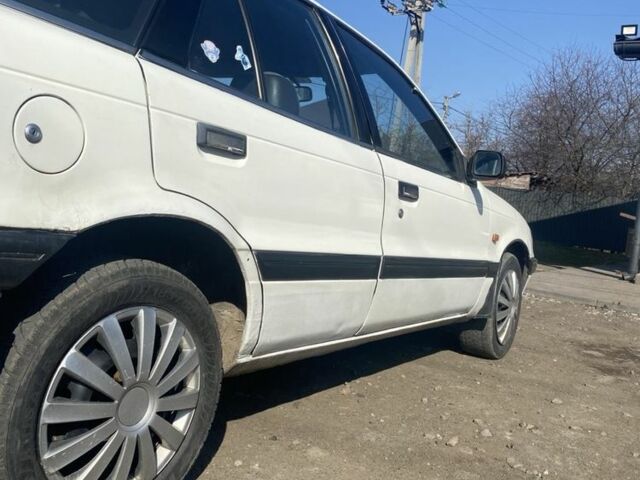 Белый Мицубиси Лансер, объемом двигателя 1.5 л и пробегом 250 тыс. км за 1100 $, фото 5 на Automoto.ua