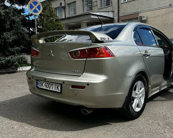 Бежевий Міцубісі Lancer, об'ємом двигуна 2 л та пробігом 270 тис. км за 5300 $, фото 1 на Automoto.ua