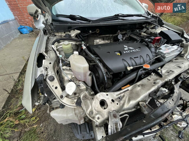 Бежевый Мицубиси Лансер, объемом двигателя 2 л и пробегом 278 тыс. км за 3100 $, фото 13 на Automoto.ua