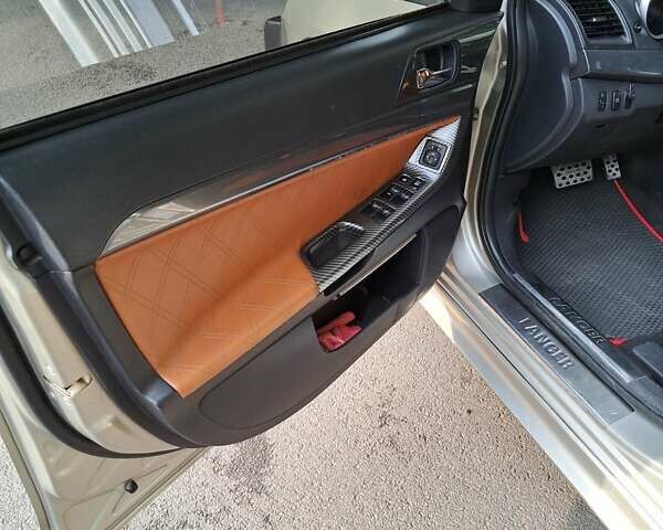 Бежевый Мицубиси Лансер, объемом двигателя 2 л и пробегом 142 тыс. км за 6300 $, фото 7 на Automoto.ua