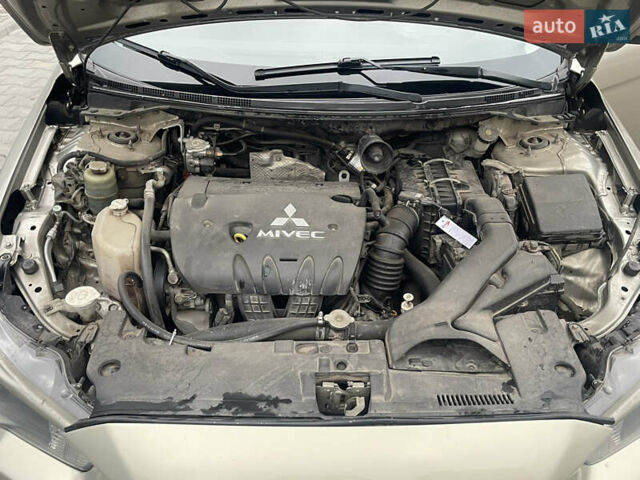 Бежевый Мицубиси Лансер, объемом двигателя 2 л и пробегом 230 тыс. км за 5599 $, фото 8 на Automoto.ua