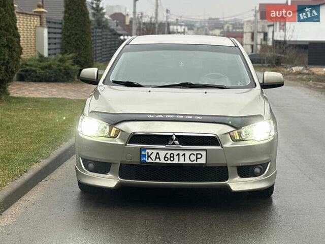 Бежевый Мицубиси Лансер, объемом двигателя 2 л и пробегом 250 тыс. км за 6400 $, фото 4 на Automoto.ua