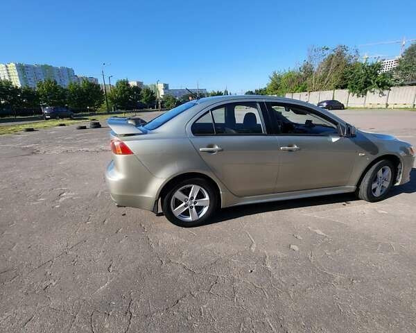 Бежевий Міцубісі Lancer, об'ємом двигуна 2 л та пробігом 180 тис. км за 6500 $, фото 1 на Automoto.ua