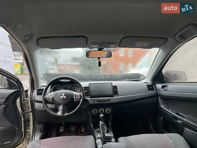 Бежевый Мицубиси Лансер, объемом двигателя 2 л и пробегом 278 тыс. км за 3100 $, фото 10 на Automoto.ua