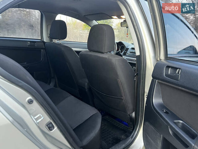 Бежевий Міцубісі Lancer, об'ємом двигуна 1.5 л та пробігом 206 тис. км за 5989 $, фото 8 на Automoto.ua