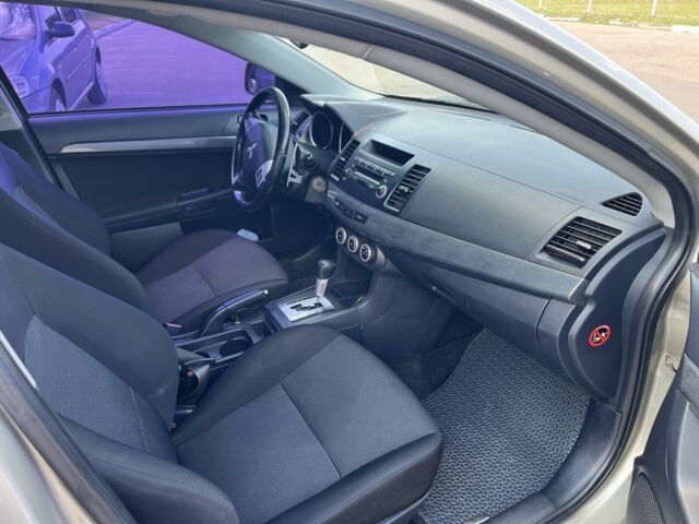 Бежевий Міцубісі Lancer, об'ємом двигуна 2 л та пробігом 300 тис. км за 5400 $, фото 6 на Automoto.ua