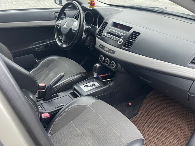 Бежевый Мицубиси Лансер, объемом двигателя 2 л и пробегом 230 тыс. км за 5799 $, фото 5 на Automoto.ua