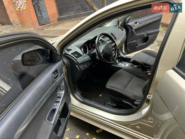Бежевий Міцубісі Lancer, об'ємом двигуна 2 л та пробігом 240 тис. км за 6300 $, фото 8 на Automoto.ua