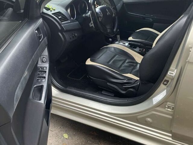 Бежевий Міцубісі Lancer, об'ємом двигуна 2 л та пробігом 290 тис. км за 6000 $, фото 4 на Automoto.ua