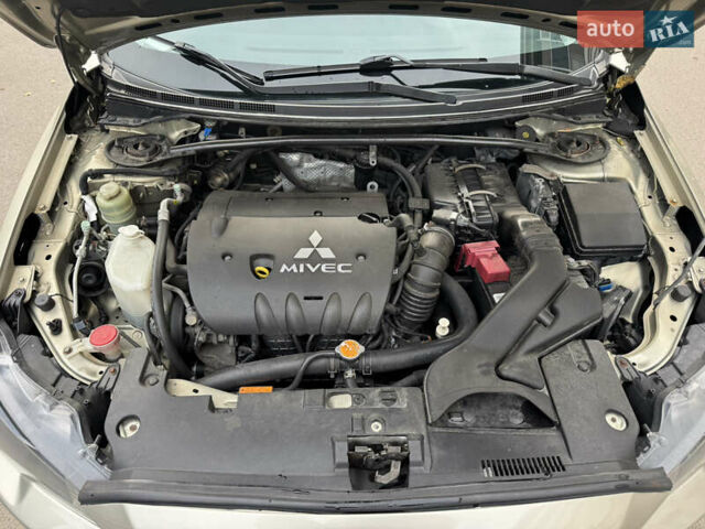 Бежевый Мицубиси Лансер, объемом двигателя 2 л и пробегом 238 тыс. км за 5500 $, фото 13 на Automoto.ua