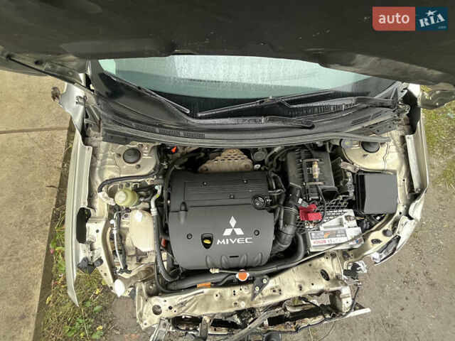 Бежевый Мицубиси Лансер, объемом двигателя 2 л и пробегом 278 тыс. км за 3100 $, фото 15 на Automoto.ua