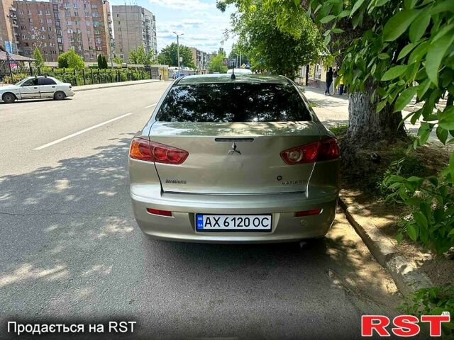 Бежевый Мицубиси Лансер, объемом двигателя 1.5 л и пробегом 240 тыс. км за 4200 $, фото 1 на Automoto.ua