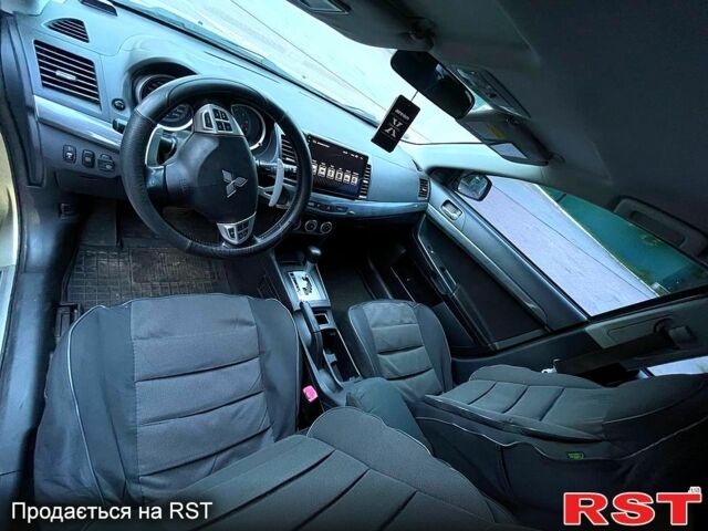 Бежевый Мицубиси Лансер, объемом двигателя 2 л и пробегом 270 тыс. км за 6800 $, фото 3 на Automoto.ua