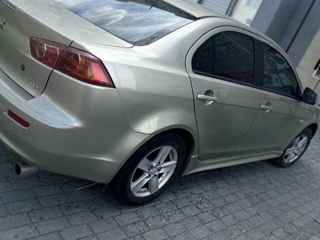 Бежевий Міцубісі Lancer, об'ємом двигуна 2 л та пробігом 215 тис. км за 6500 $, фото 2 на Automoto.ua