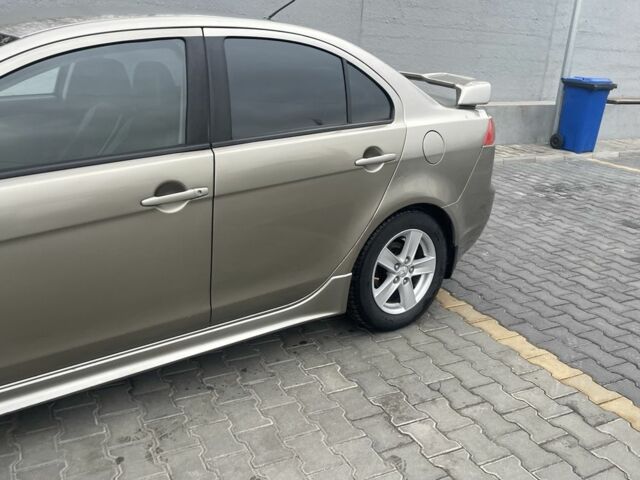 Бежевый Мицубиси Лансер, объемом двигателя 2 л и пробегом 230 тыс. км за 5799 $, фото 1 на Automoto.ua